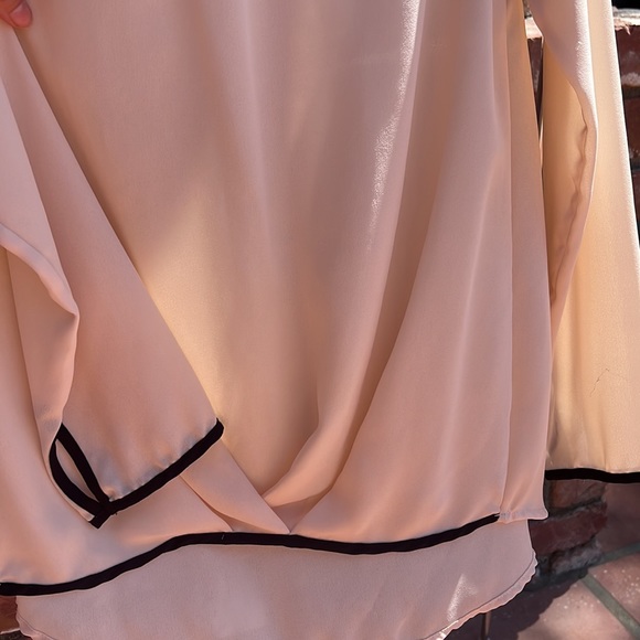 Keyhole Blouse - Picture 5 of 5